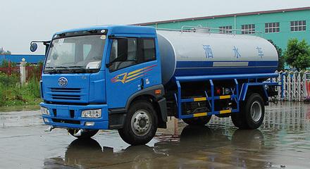 解放單橋?yàn)⑺?chē) 環(huán)衛(wèi)車(chē)中的多面手